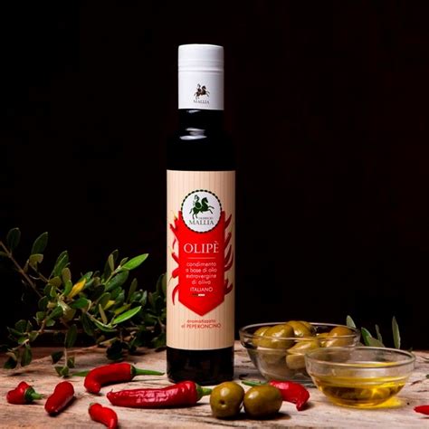 Oleificio Mallia OLIPÈ Chili Olijfolie uit Sicilië, een extra vierge olijfolie met een intens aroma en een aangenaam pittige smaak.